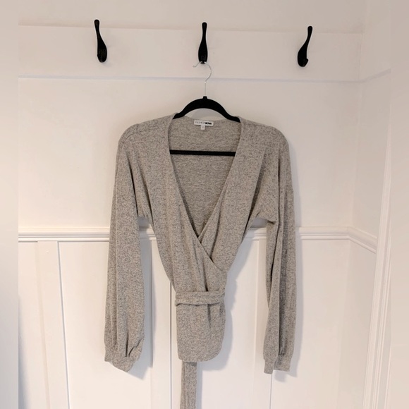 NWOT Soft & flattering Fashion Nova Shirt - Picture 3 of 7